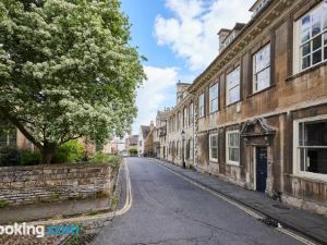 Beautiful 2-Bed Victorian House in Stamford