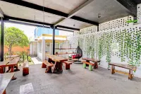 Super OYO Collection O 90617 Rumah Oma Opa Syariah Hotel dekat DHITSA Shop (DC HNI HPAI)