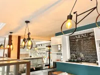 Behomy Corner Eight Lippo Karawaci Các khách sạn gần Khu phố Benton Junction