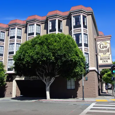 Cow Hollow Inn and Suites Hotels near Fort Point