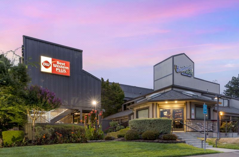 Best Western Plus Inn at the Vines