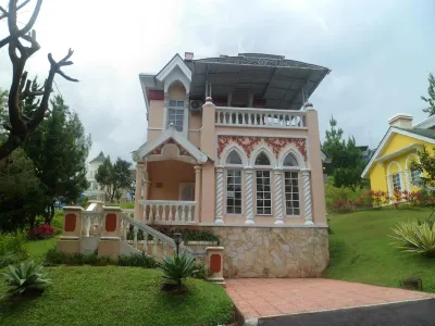Villa Kota Bunga Sakura Hotels in Pacet