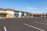 AmericInn by Wyndham la Crosse Riverfront Conference Center Hotels in La Crosse