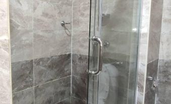 Candellux Imperial Hotel and Suites - Housity