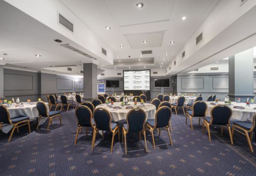 5. 콥톤 호텔 플리..