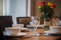 Rose Coach House - 3 Bedroom Cottage - Pendine Hotels in 