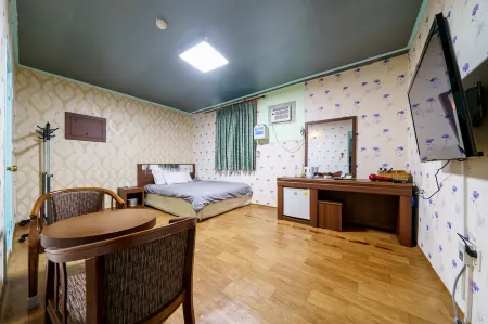 Hongcheon Cello Отели рядом с достопримечательностью «Hongcheon Saengmyeong Geongang Gwahakgwan»