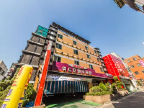 Incheon (Sinpo) with 自由公園附近的飯店