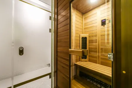 Andong in Hotel Отели рядом с достопримечательностью «Dosanseowon Confucian School»