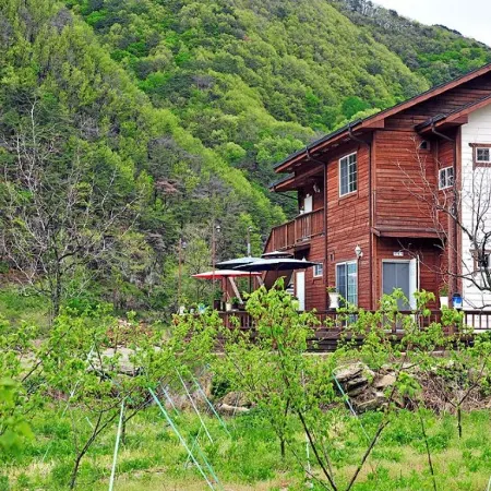 Jecheon Worak Deulgukwa Pension Отели рядом с достопримечательностью «Храм Токчуса»