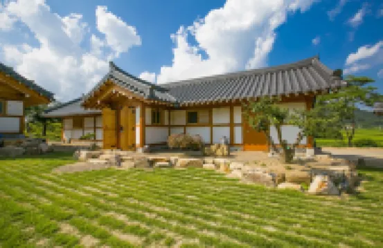 Sangju Pine and Ocher House Pension