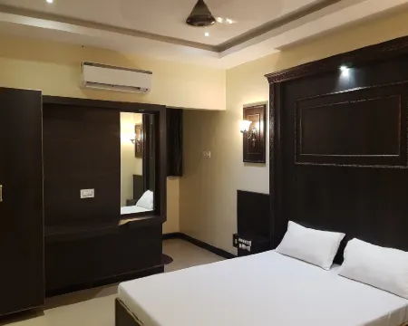 Chakravarthi Inn Hotels in Tiruchendur