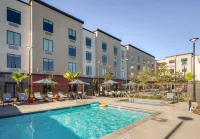 Ayres Hotel Rialto Fontana Hotels in Fontana
