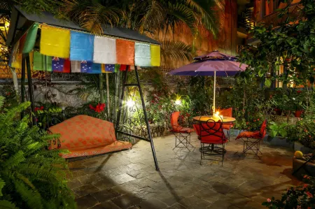 Hotel Silver Oaks Inn