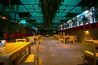 Renest Gandhidham - Frühstück