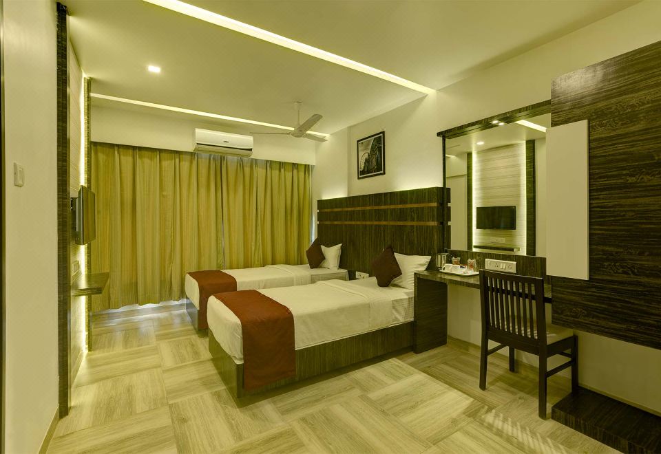 2. Hotel Cr..