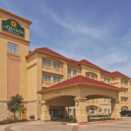 La Quinta Inn & Suites by Wyndham DFW Airport West - Bedford