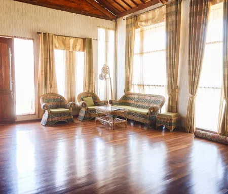 Villa Yambo Kanthil with Mountain View and Fishing Spot