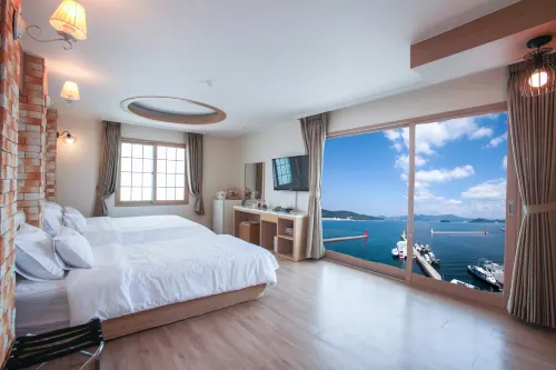 Tongyeong Bay Condo Hotel - balcony
