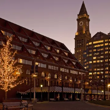 Boston Marriott Long Wharf Отели рядом с достопримечательностью «Фанеил Холл Маркетплас»