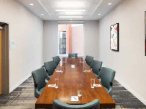 Four Points by Sheraton Penticton at the Convention Centre ペンティクトンのホテル