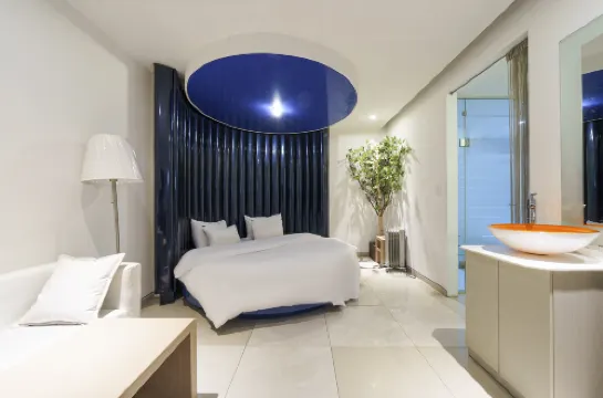Infinity Hotel