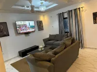 Luxe Apt #4The Retreat Apartments - 3-Star