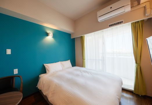 호텔 레이몬드 인 나하 객실 내 주방 모습