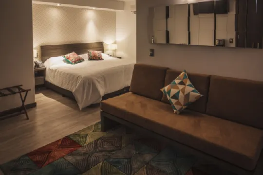 普拉迪諾博覽會酒店