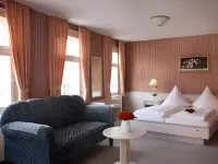 Hotel Busch فنادق في BarBel