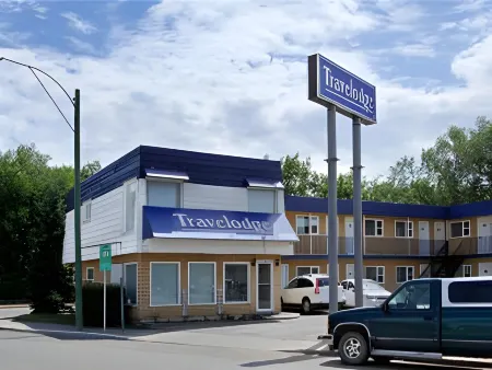 Travelodge by Wyndham Moose Jaw Отели рядом с достопримечательностью «Tunnels Of Moose Jaw»