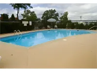 La Quinta Inn & Suites by Wyndham Warwick Providence Airport - Pools