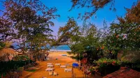Shining Sand Beach Hotel - Beach