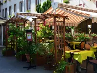 Logis Hôtel du Centre - Halte idéale en Cyclotourisme Avec Garage à vélos Clos فنادق في Wolxheim