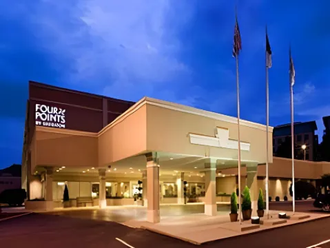 Four Points by Sheraton Asheville Downtown Отели рядом с достопримечательностью «Гроввуд Виллидж»