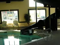 Stonebridge Hotel Dawson Creek - ที่มีสระว่ายน้ำ