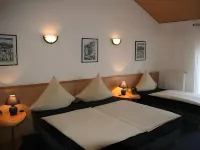 Hotel Zur Wasserburg Hotels in Kerpen