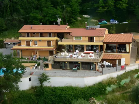 พาราดิโซ คันทรีเฮาส์