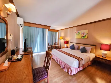 Ubonburi Hotel Отели рядом с достопримечательностью «Wat Ban Tha Lat»