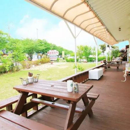 Gyeongju Pine Fragrance Pension Отели рядом с достопримечательностью «Старинный дом Воламджэ»