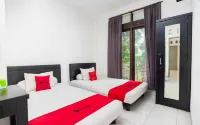 RedDoorz Syariah Near Grand Galaxy Park