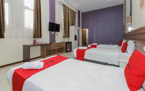 RedDoorz Syariah @ Klojen Malang Hotels in Sukun