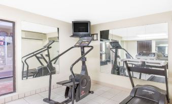 Super 8 by Wyndham Tulsa