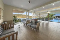 Super 8 by Wyndham Lynnwood Hotels in Lynnwood
