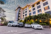Crowne Plaza NAIROBI AIRPORT by IHG - parking