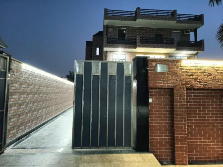 Swastika Homes Near Wave City Center Noida Отели рядом с достопримечательностью «CCD nt vee FC mm be fr j.mj»