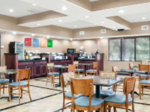 คอมฟอร์ทสวีทส์ โทพีกา นอร์ทเวสต์ โรงแรมในโทพีกา