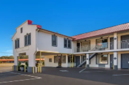 Econo Lodge Calhoun นอร์ทดาเมสคัส