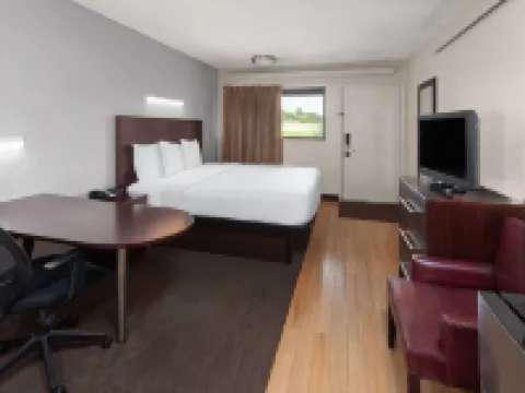 Travelodge by Wyndham Peoria Hotels in Peoria