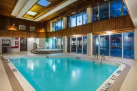 Ramada by Wyndham Jacksons Point Hotels in Georgina
